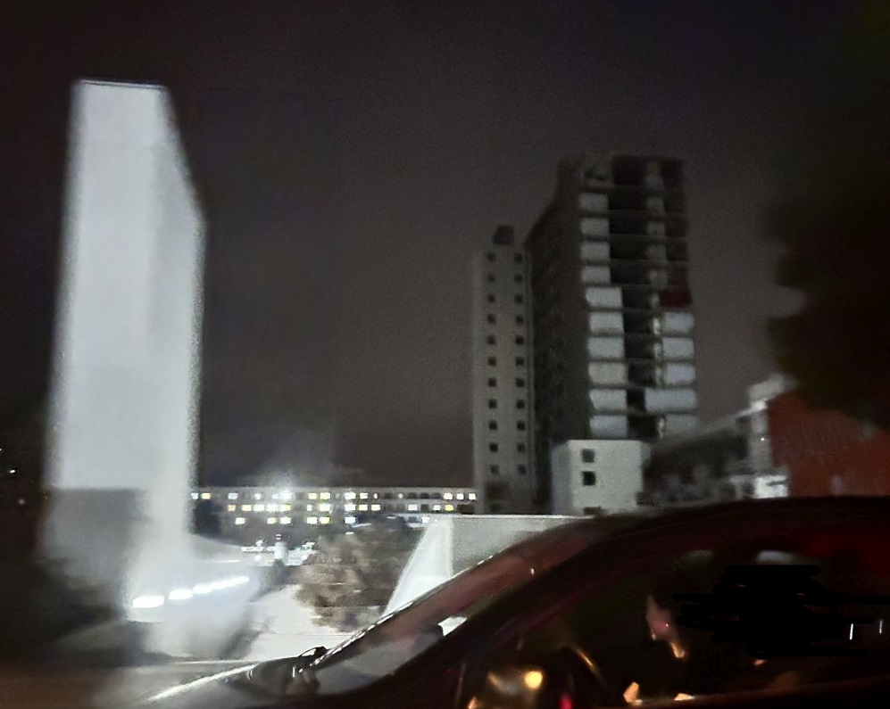 Das Abrissgelände wirkt bei Nacht besonders gespenstisch.