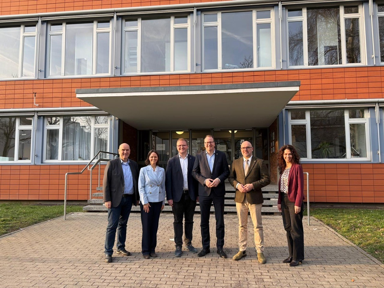 Uwe Serke - Janina Reiber - Sebastian Sommer - Christian Wendel - Herr Metz - Frau Strauß-Chiacchio