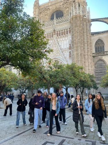 2023 Sevilla Austausch-mit-Erasmus Plaza-de-las-Naranjas-Kathedrale-La-Giralda
