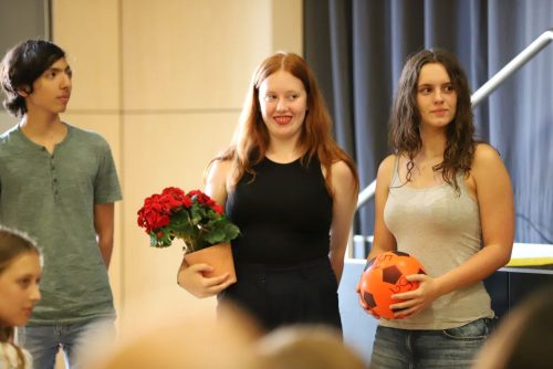 2025_Einschulung 5er_Mentorinnen der 5a